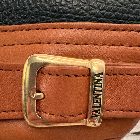 Beautiful and clean Valentina convertible leather bag. - Picture 3 of 9